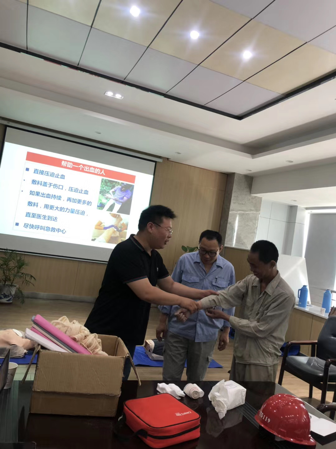 ��������